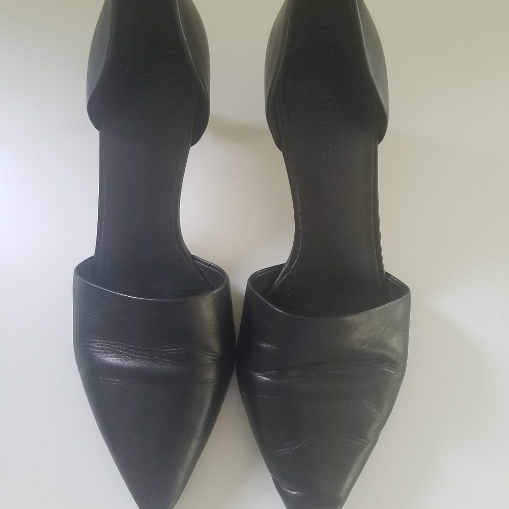 Gorgeous VINCE black Aurelian kitten heels